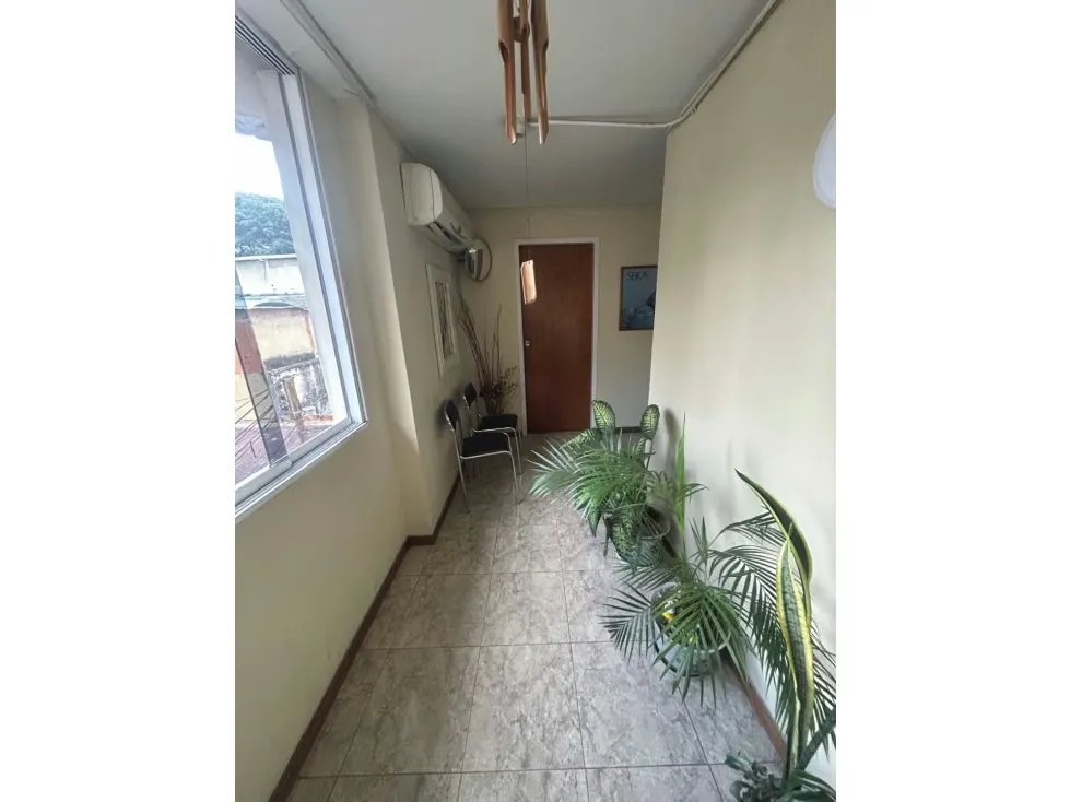 Alquilo cubiculos 18m2 Los Caobos 4005