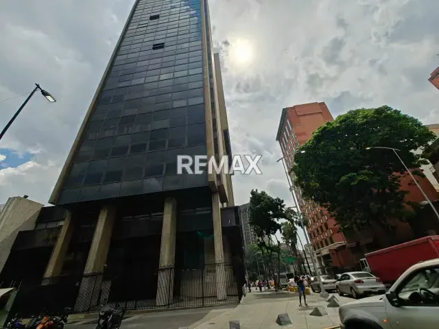 Alquiler de oficina en plaza Venezuela cerca torre Banvenez