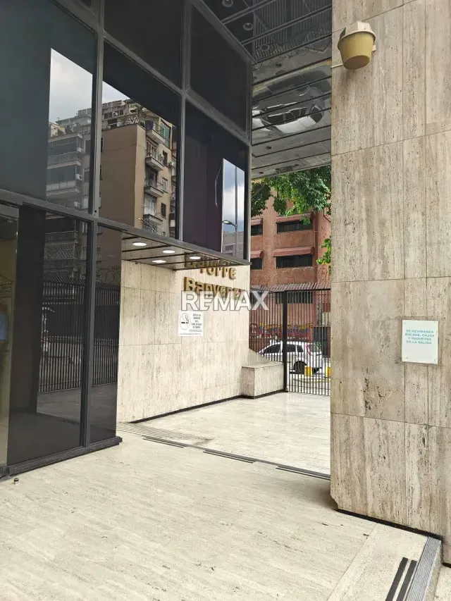 Alquiler de oficina en plaza Venezuela cerca torre Banvenez - 9
