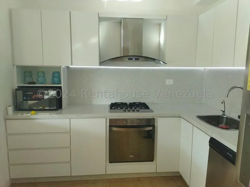 Apartamento (1 Nivel) en Alquiler en Campo Alegre, Distrito Metropolitano - 12