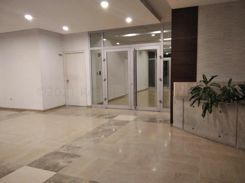 Apartamento (1 Nivel) en Alquiler en Campo Alegre, Distrito Metropolitano - 4