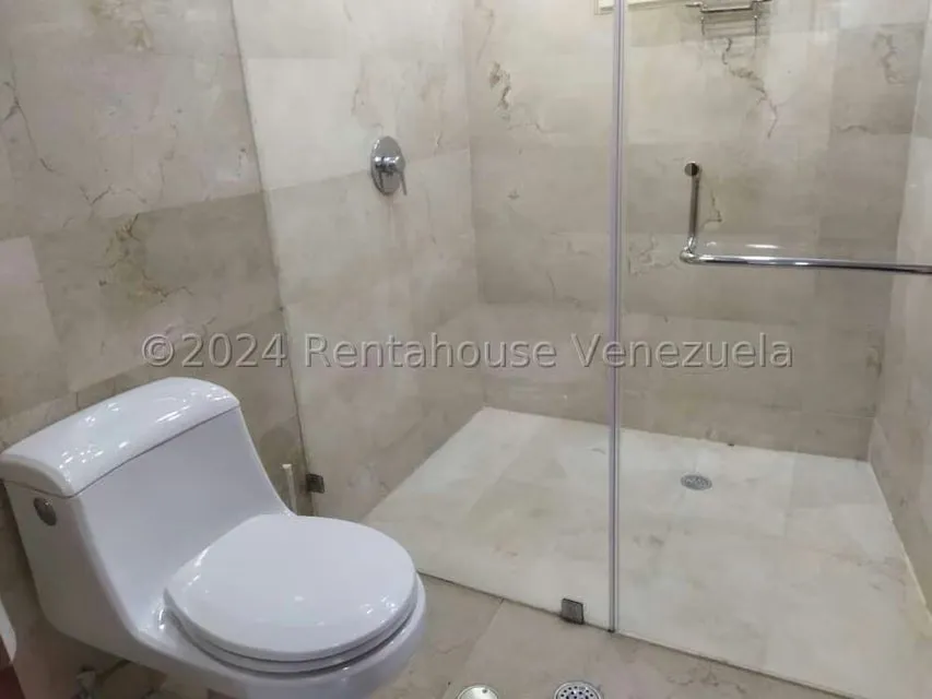 Apartamento (1 Nivel) en Alquiler en Campo Alegre, Distrito Metropolitano - 40