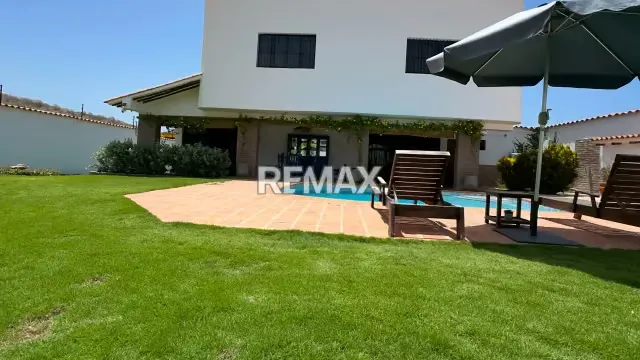CASA QUINTA DE DOS NIVELES EN SABANA DE GUACUCO - 3