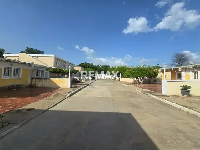 TOWN HOUSE EN VENTA EN CABIMAS. RESIDENCIA CERRADA LA NIÑA