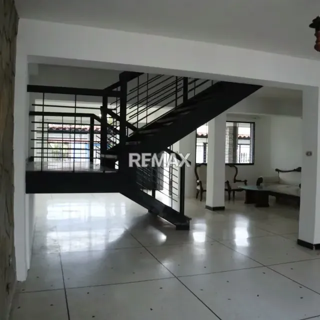 Espectacular Casa en Venta con Amplios Espacios en Conjunto Cerrado, Urb. Los Candiles - Naguanagua - 17
