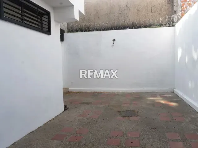 Espectacular Casa en Venta con Amplios Espacios en Conjunto Cerrado, Urb. Los Candiles - Naguanagua - 6