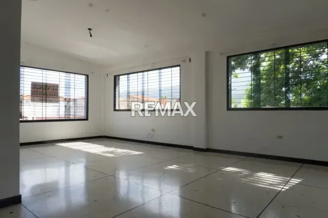 Espectacular Casa en Venta con Amplios Espacios en Conjunto Cerrado, Urb. Los Candiles - Naguanagua - 8