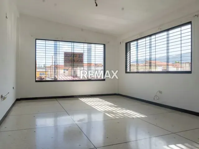 Espectacular Casa en Venta con Amplios Espacios en Conjunto Cerrado, Urb. Los Candiles - Naguanagua - 9