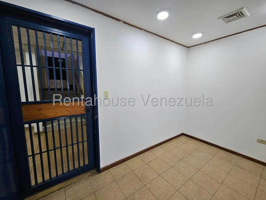 Oficina en Venta en Parroquia Catedral, Distrito Metropolitano - 2