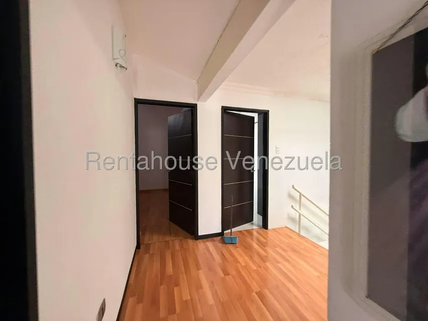 Casa (Duplex) en Alquiler en La Rosaleda, Lara - 13