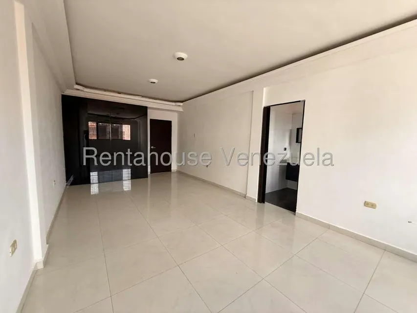 Casa (Duplex) en Alquiler en La Rosaleda, Lara - 16