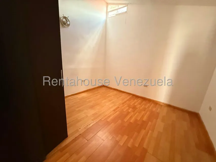 Casa (Duplex) en Alquiler en La Rosaleda, Lara - 18