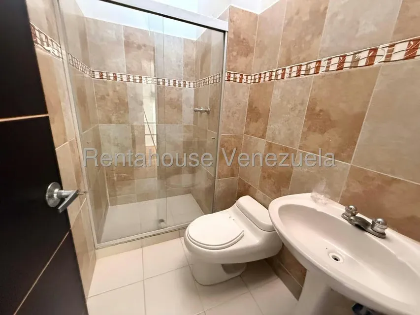 Casa (Duplex) en Alquiler en La Rosaleda, Lara - 20