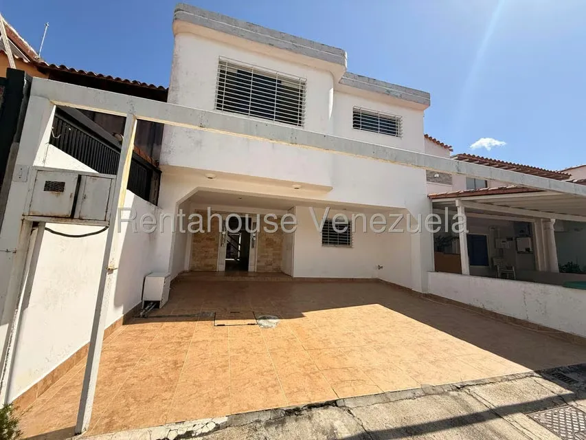 Casa (Duplex) en Alquiler en La Rosaleda, Lara - 3
