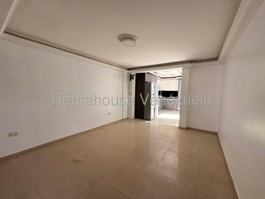 Casa (Duplex) en Alquiler en La Rosaleda, Lara - 24