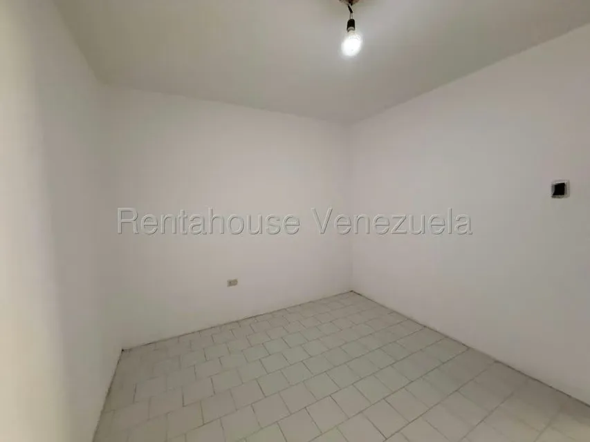Casa (Duplex) en Alquiler en La Rosaleda, Lara - 28