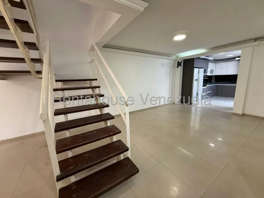 Casa (Duplex) en Alquiler en La Rosaleda, Lara - 4