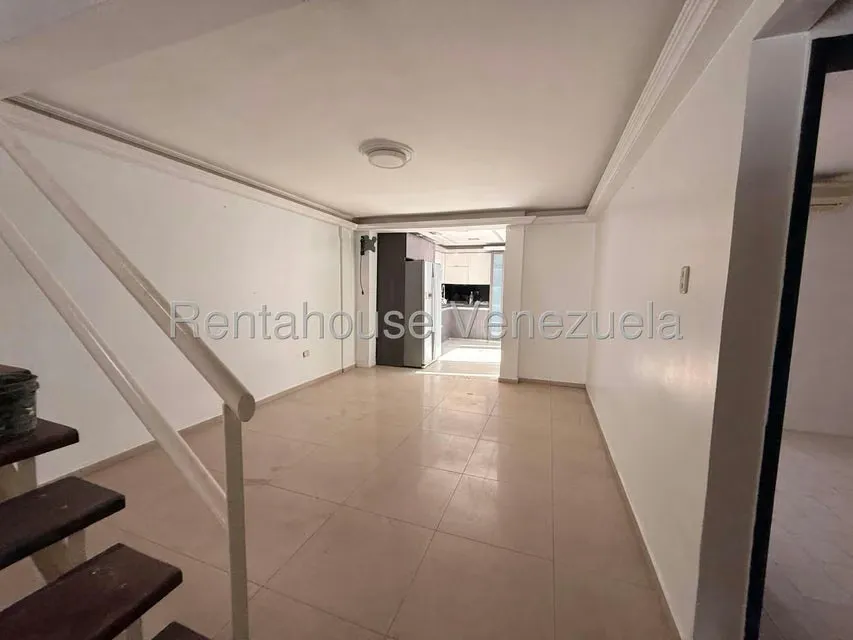 Casa (Duplex) en Alquiler en La Rosaleda, Lara - 5