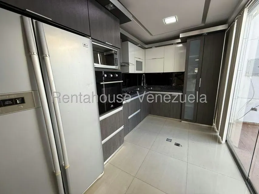 Casa (Duplex) en Alquiler en La Rosaleda, Lara - 9