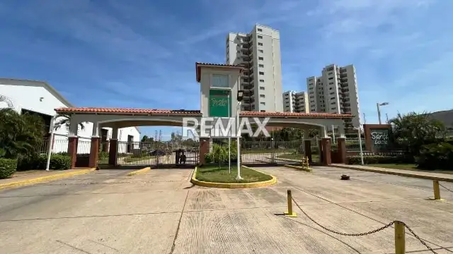 APARTAMENTO EN VENTA CON HERMOSA VISTA AL LAGO EN RESID. PARQUE SANTA LUCÍA