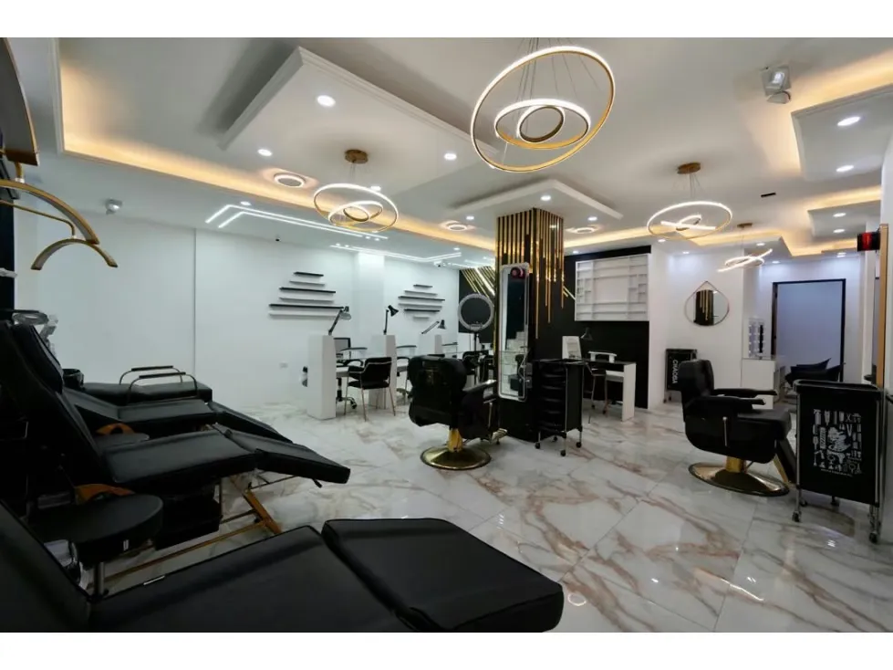 Venta de Spa con mobiliario y Local Comercial Av.Baralt.El Silencio. - 12