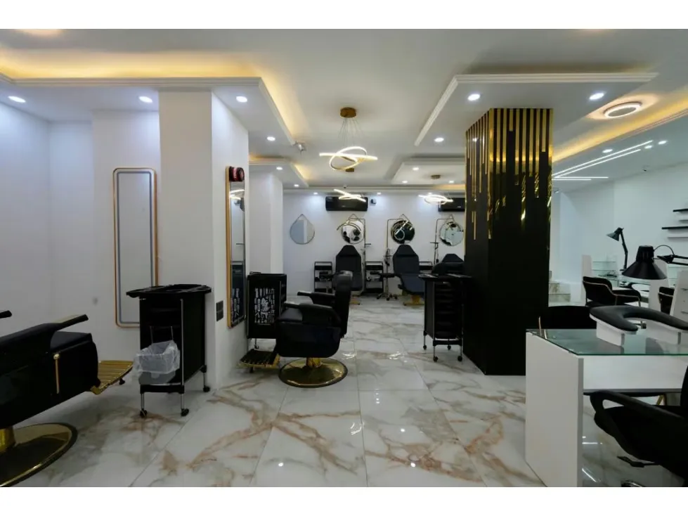 Venta de Spa con mobiliario y Local Comercial Av.Baralt.El Silencio. - 13