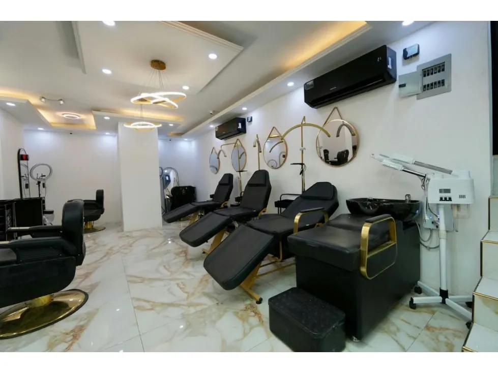 Venta de Spa con mobiliario y Local Comercial Av.Baralt.El Silencio. - 5