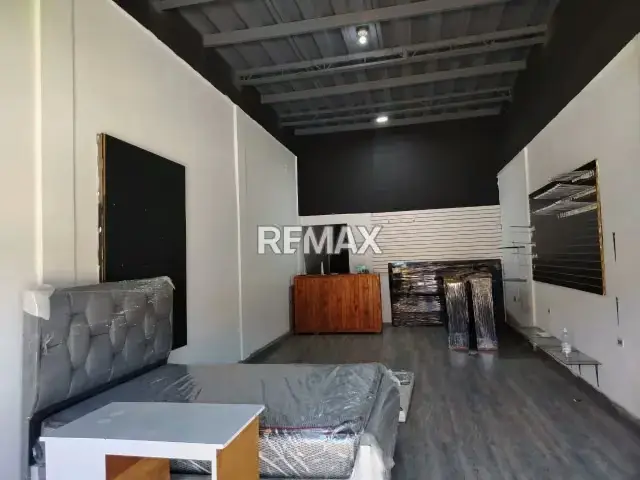 Local Comercial en Alquiler en La AV. 8 con la Mata - Cabudare | 68 m² con Oficina y Santa María