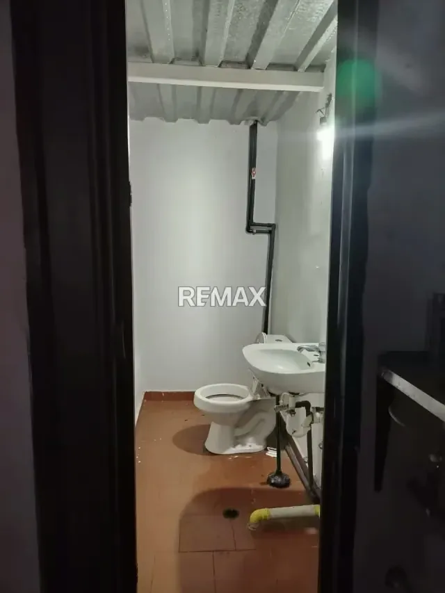 Local Comercial en Alquiler en La AV. 8 con la Mata - Cabudare | 68 m² con Oficina y Santa María - 4
