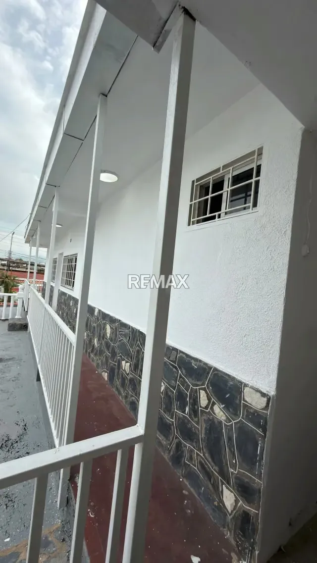 Se vende casa con anexos en Urb la fundación - 19