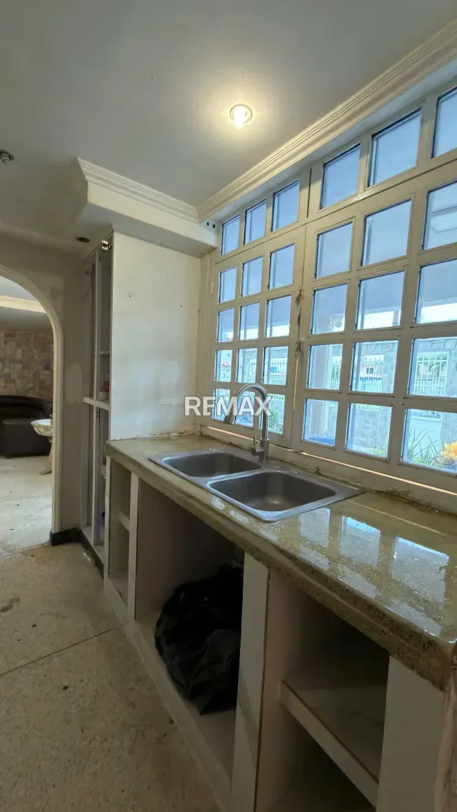 Se vende casa con anexos en Urb la fundación - 6