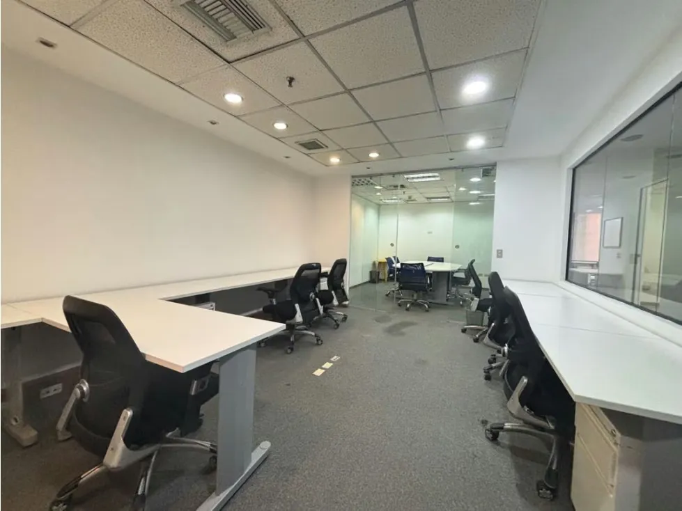 Se alquila oficina 286m2 Chacao - 2