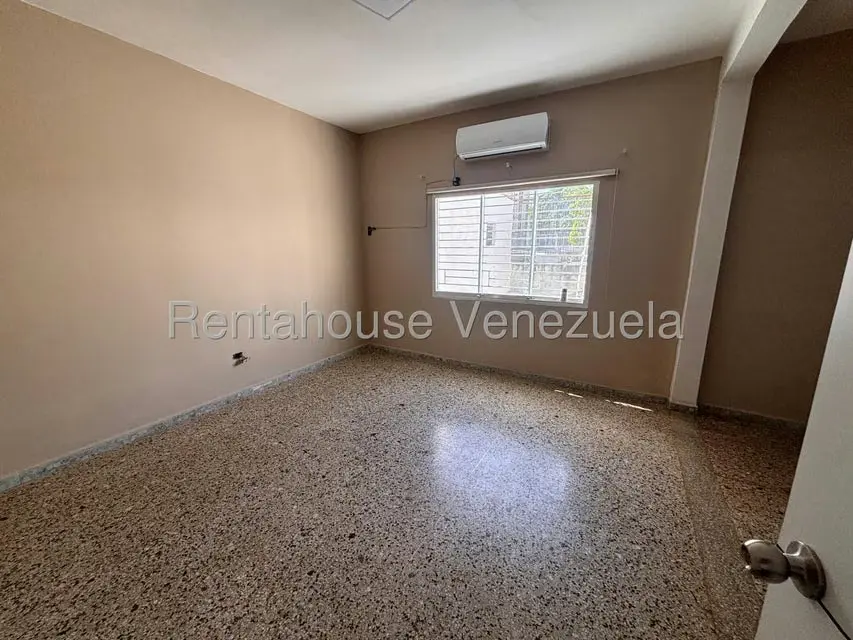 Casa (Multipes Niveles) en Alquiler en Zona Este, Lara - 11