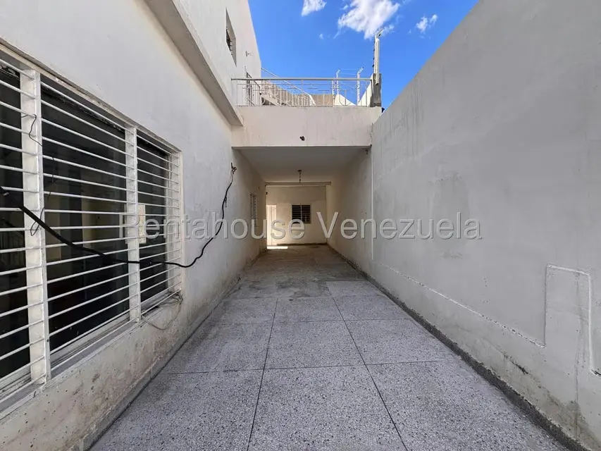 Casa (Multipes Niveles) en Alquiler en Zona Este, Lara - 28