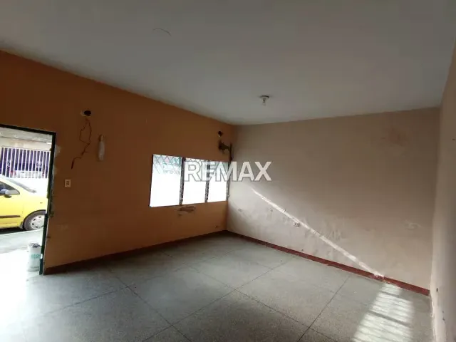 Venta de Casa Amplia en Barrio Bolivar - 2