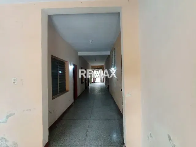 Venta de Casa Amplia en Barrio Bolivar - 3