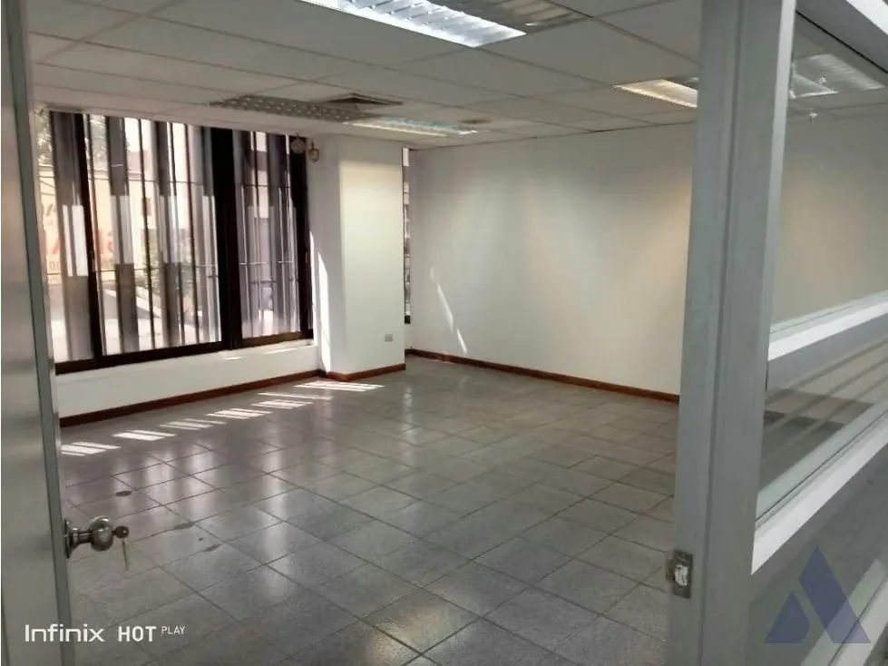 Alquilo local a nivel de calle 600m2 La Urbina 4356 - 2