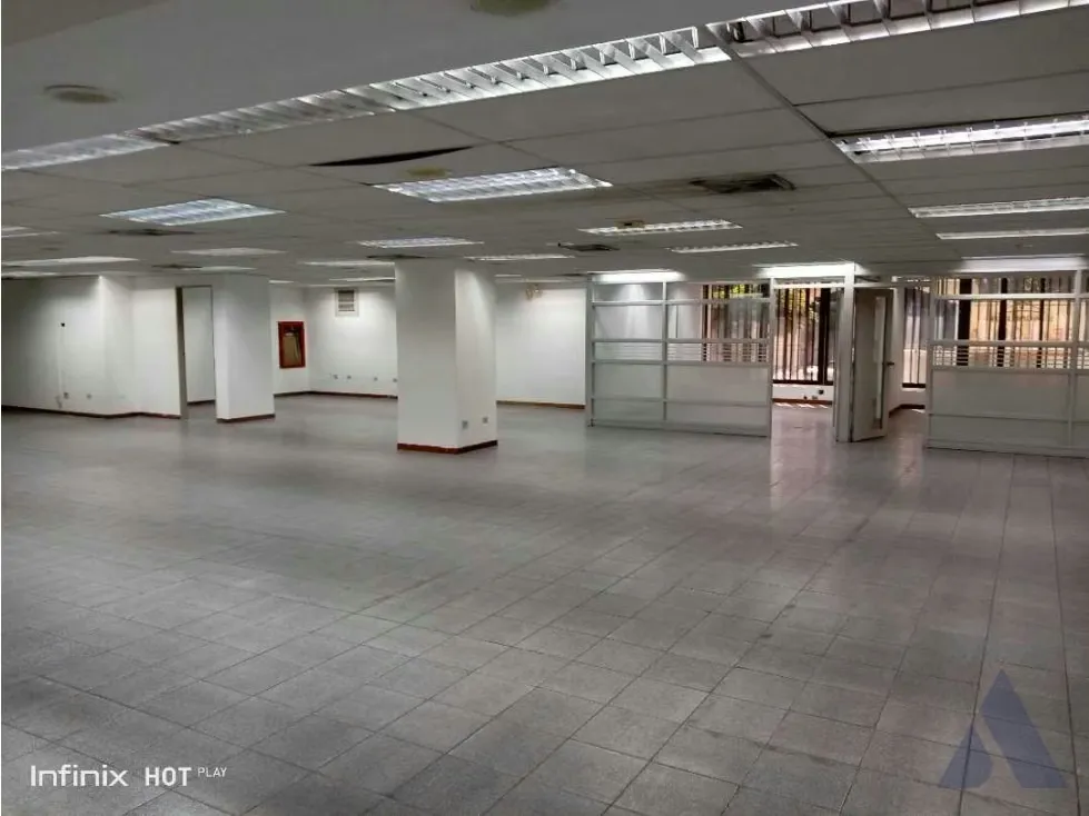 Alquilo local a nivel de calle 600m2 La Urbina 4356 - 11