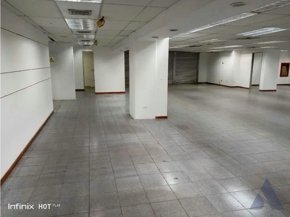 Alquilo local a nivel de calle 600m2 La Urbina 4356 - 12
