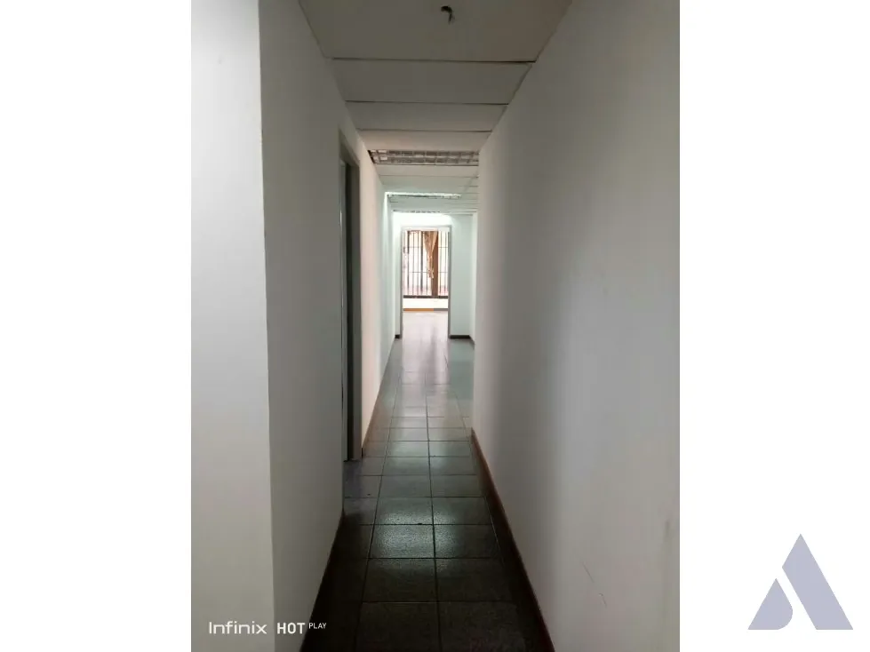 Alquilo local a nivel de calle 600m2 La Urbina 4356 - 3