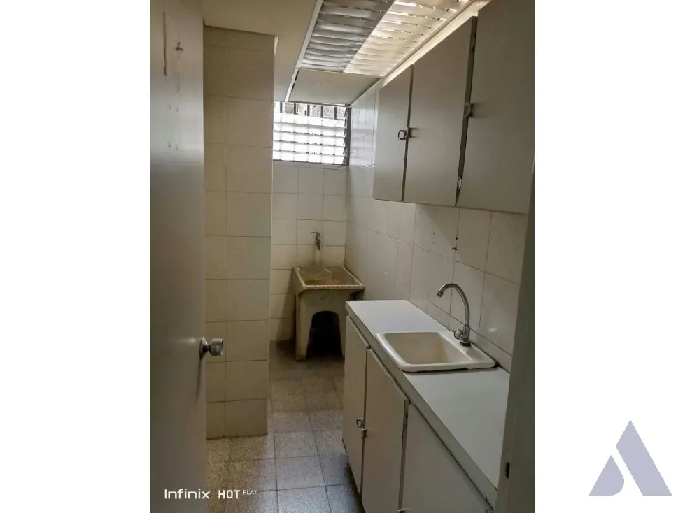 Alquilo local a nivel de calle 600m2 La Urbina 4356 - 5