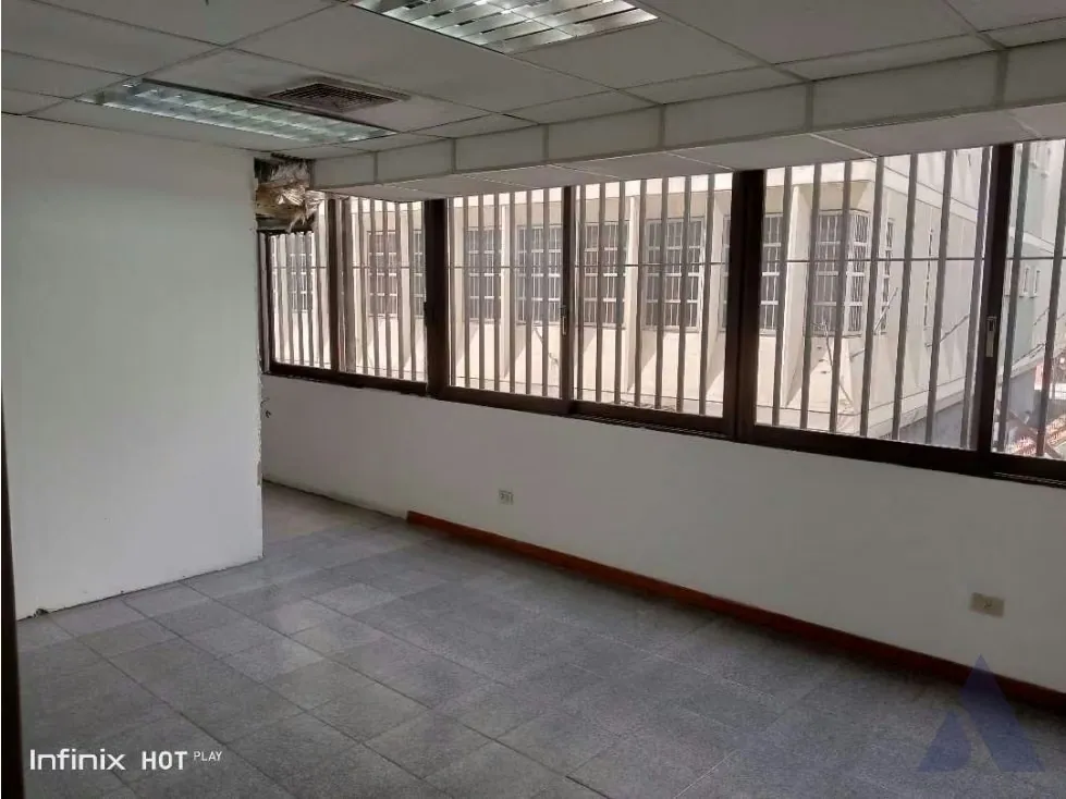 Alquilo local a nivel de calle 600m2 La Urbina 4356 - 6
