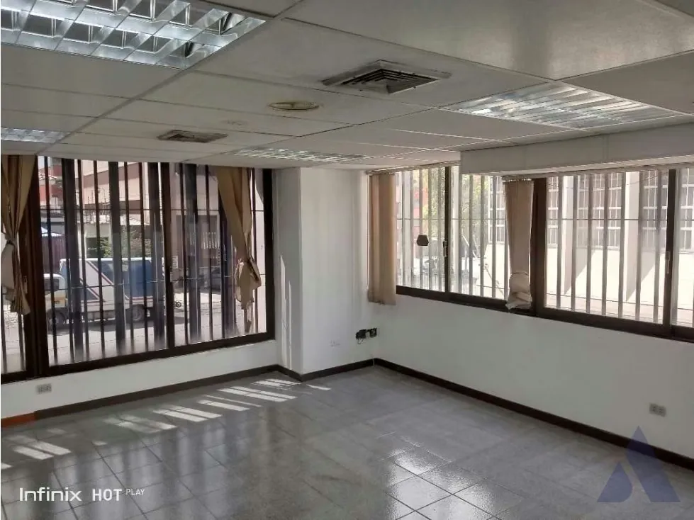 Alquilo local a nivel de calle 600m2 La Urbina 4356 - 8
