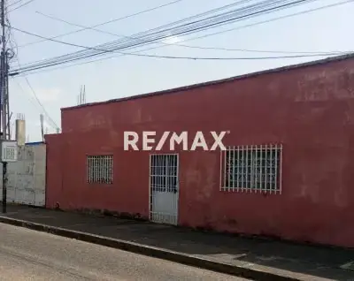VENTA DE TERRENO CON ESTRUCTURA INICIAL PARA PROYECTO COMERCIAL