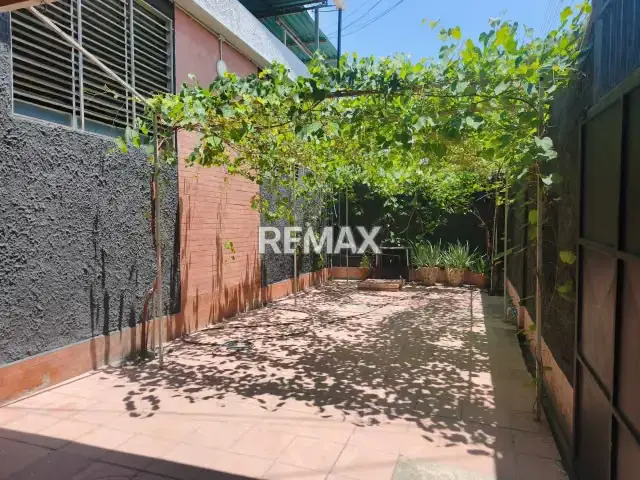 CASA PARA REESTRUCTURAR URB. SAN MIGUEL