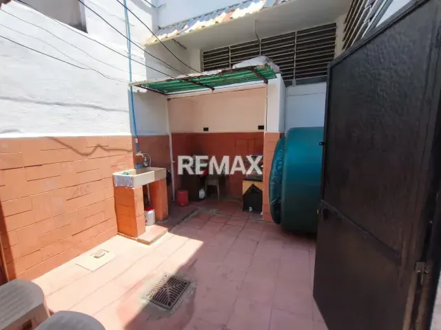 CASA PARA REESTRUCTURAR URB. SAN MIGUEL - 8
