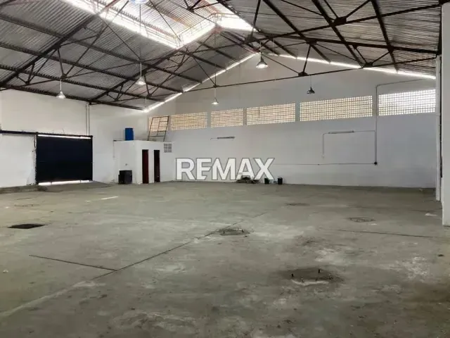 GALPON EN ALQUILER A MEDIA CUADRA AV BOLIVAR PARROQUIA SAN JOSE 600 mts2 - 6