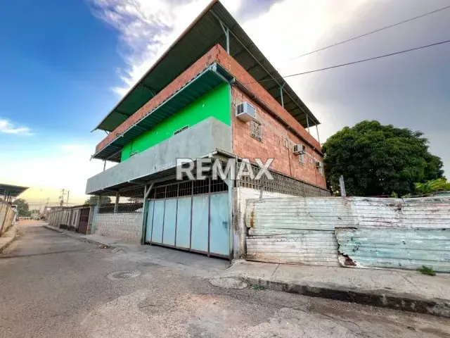 Edificación multipropósito en venta en el Sector Luis Aparicio, San Francisco - 2