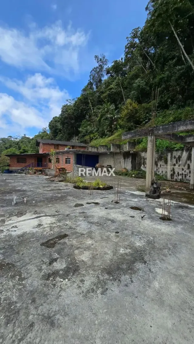 TERRENO EN VENTA - 17