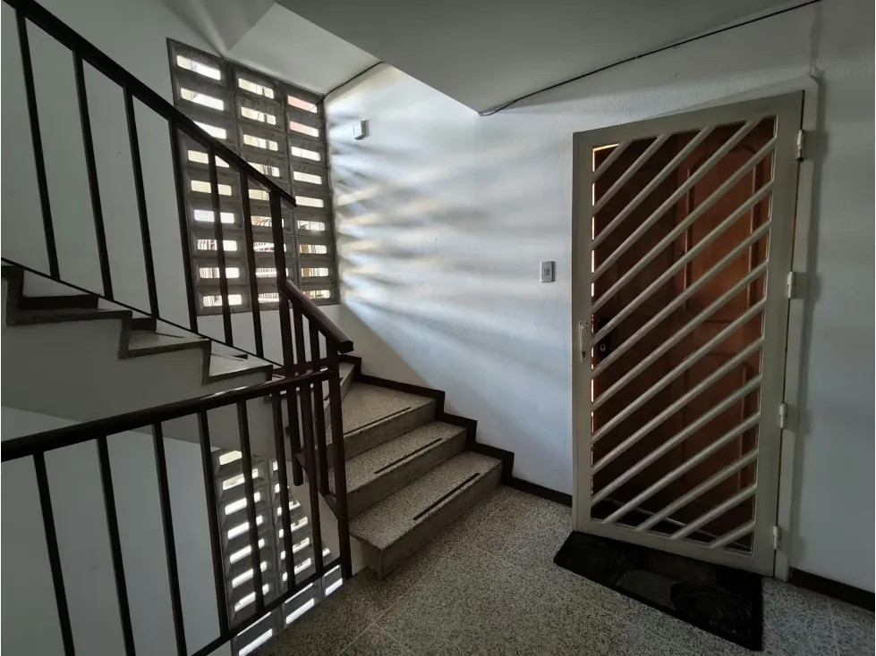 Apartamento en alquiler en Colinas de la California calle Margarita - 24